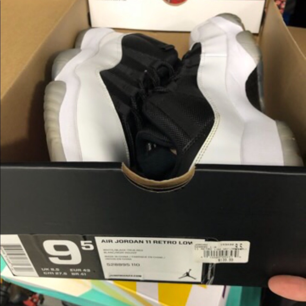 Jordan 11 low- Tuxedo